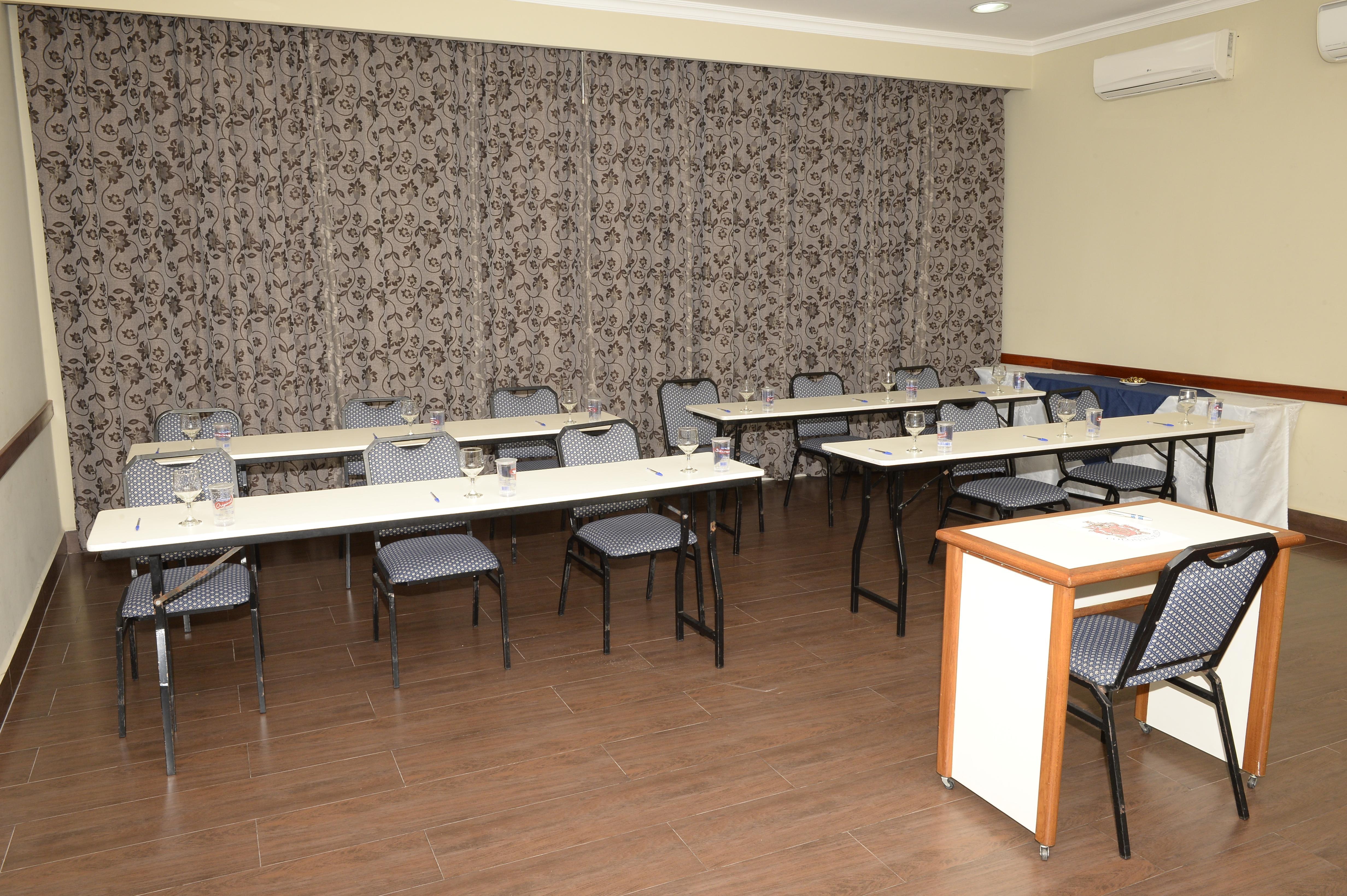 Colonial Plaza 3*