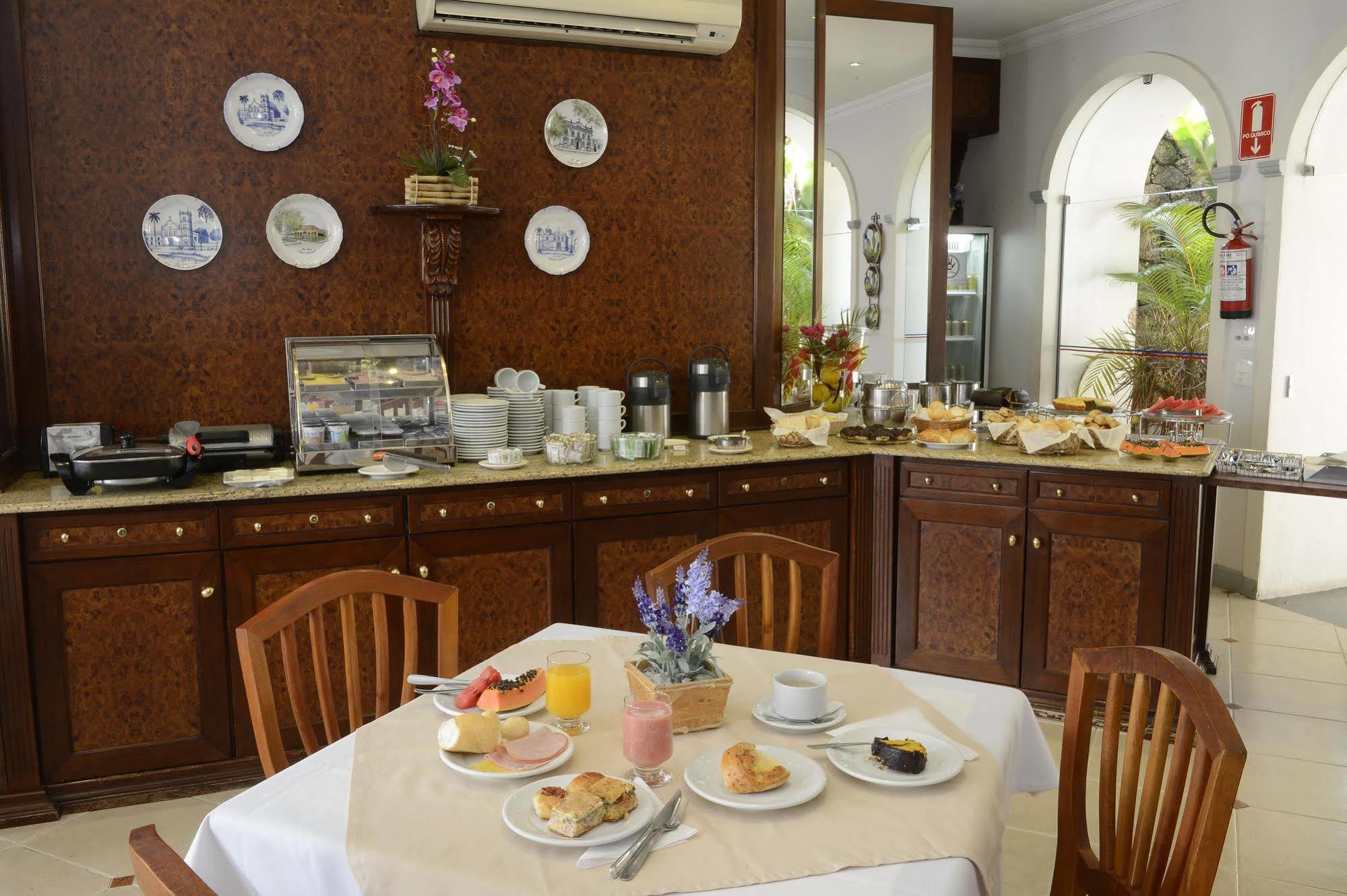 Colonial Plaza 3*