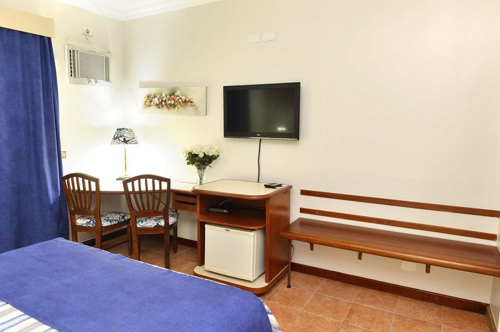 Colonial Plaza Hotel
